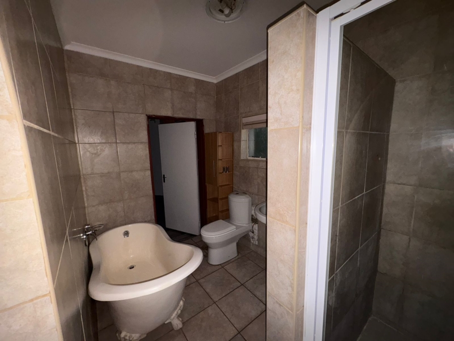 6 Bedroom Property for Sale in Safari Gardens North West